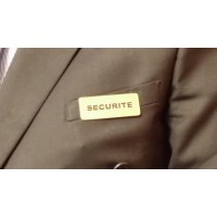 BADGE SECURITE MAGNETIQUE METAL DORE AVEC EPOXY SUR VESTE